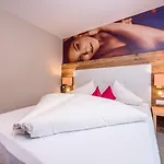 Mountain M&m Hotel