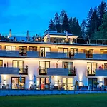 Mountain M&m Hotel