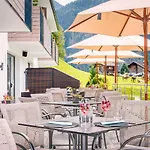 Mountain M&m Hotel